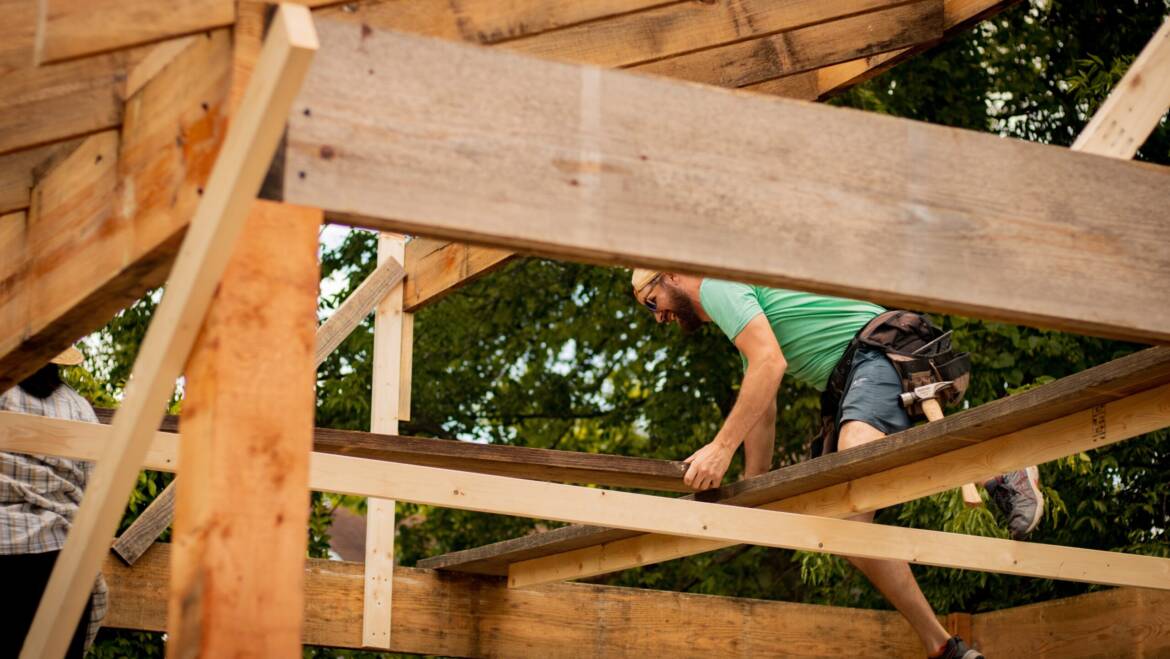 Для чего используются деревянные двутавровые балки?